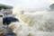คลื่นยักษ์ถล่มจีนซัดนักท่องเที่ยวเจ็บระนาว คลิปคลื่นยักษ์